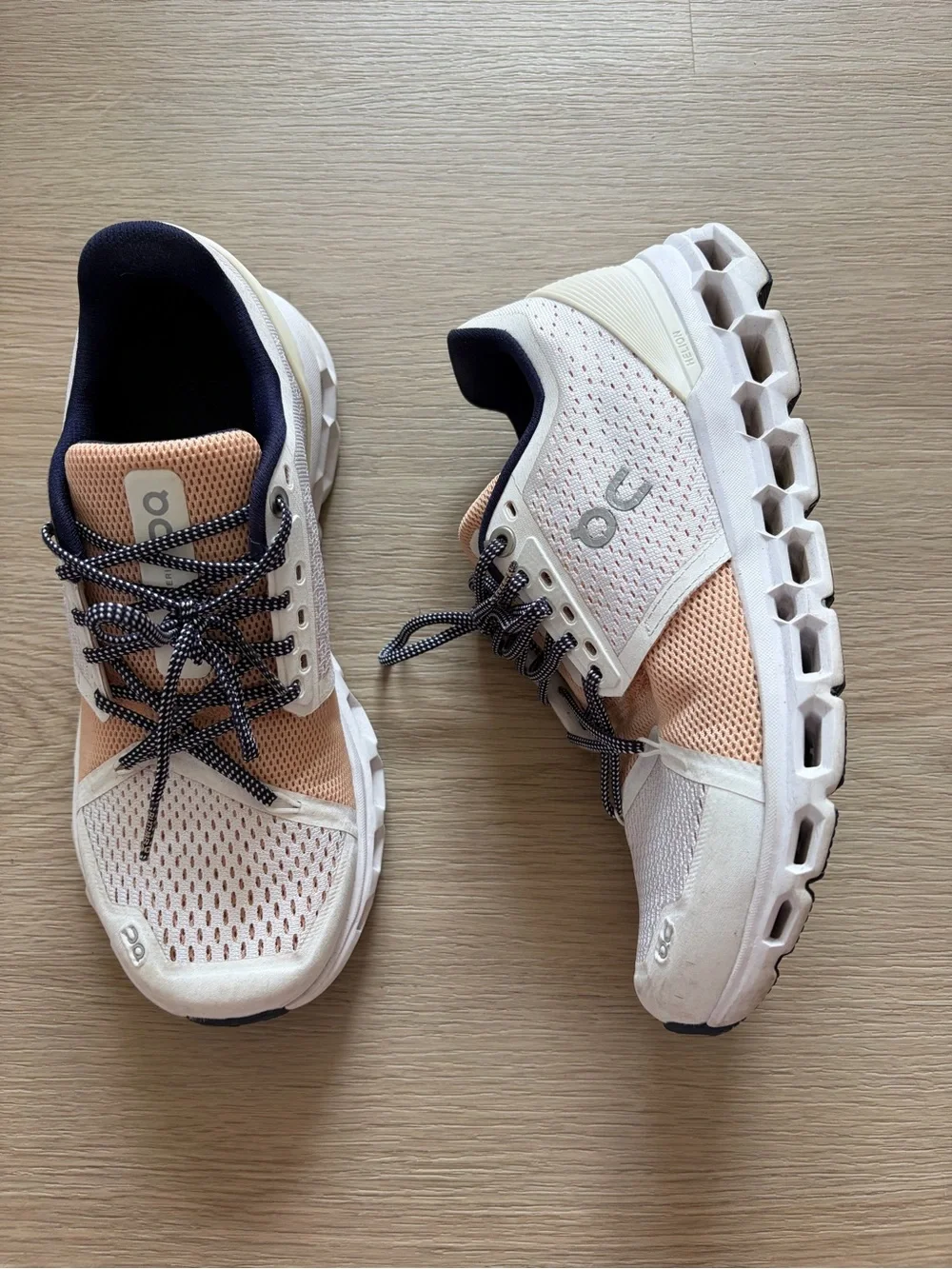 On Running Cloudstraus Sneakers Almond White Womens Size 6.5